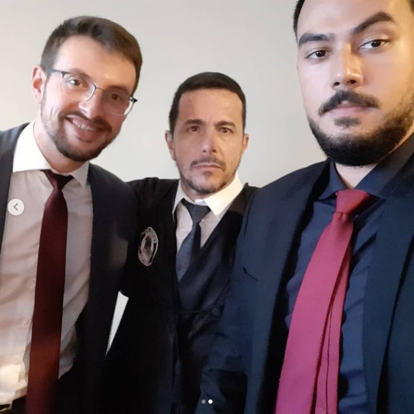 Ao lado de Zanone Júnior - Atuou em casos de grande repercussão como o do goleiro Bruno e da irmã Dorothy. Também foi um dos advogados que atuou na defesa de Adélio Bispo.